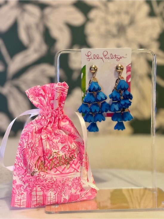 Lilly Pulitzer Jewelry - Lilly Pulitzer Blue Dangle Earrings NWT & Lilly Dustbag!